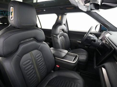 Used 2023 Rivian R1S Adventure image 8