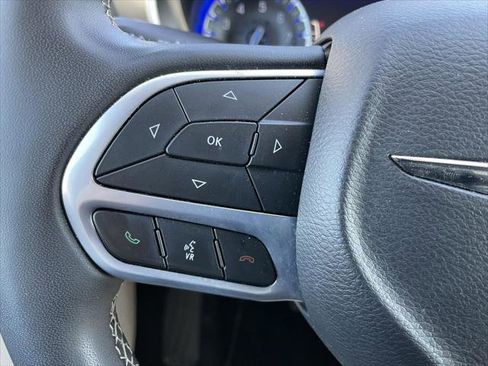 Certified 2023 Chrysler Pacifica Touring-L FWD image 18