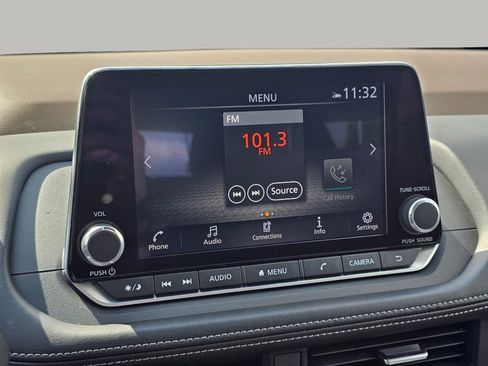 Used 2023 Nissan Rogue SV image 6