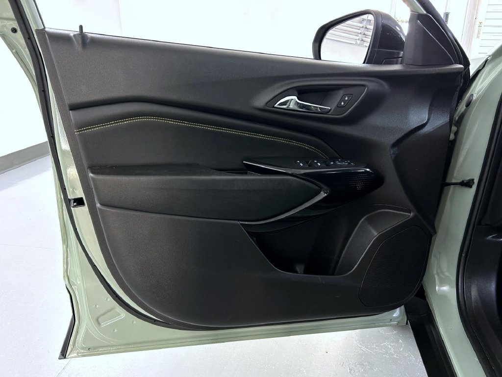 Certified 2025 Chevrolet Trax ACTIV FWD image 10