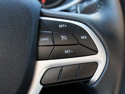 Used 2018 Jeep Cherokee Latitude Plus image 27