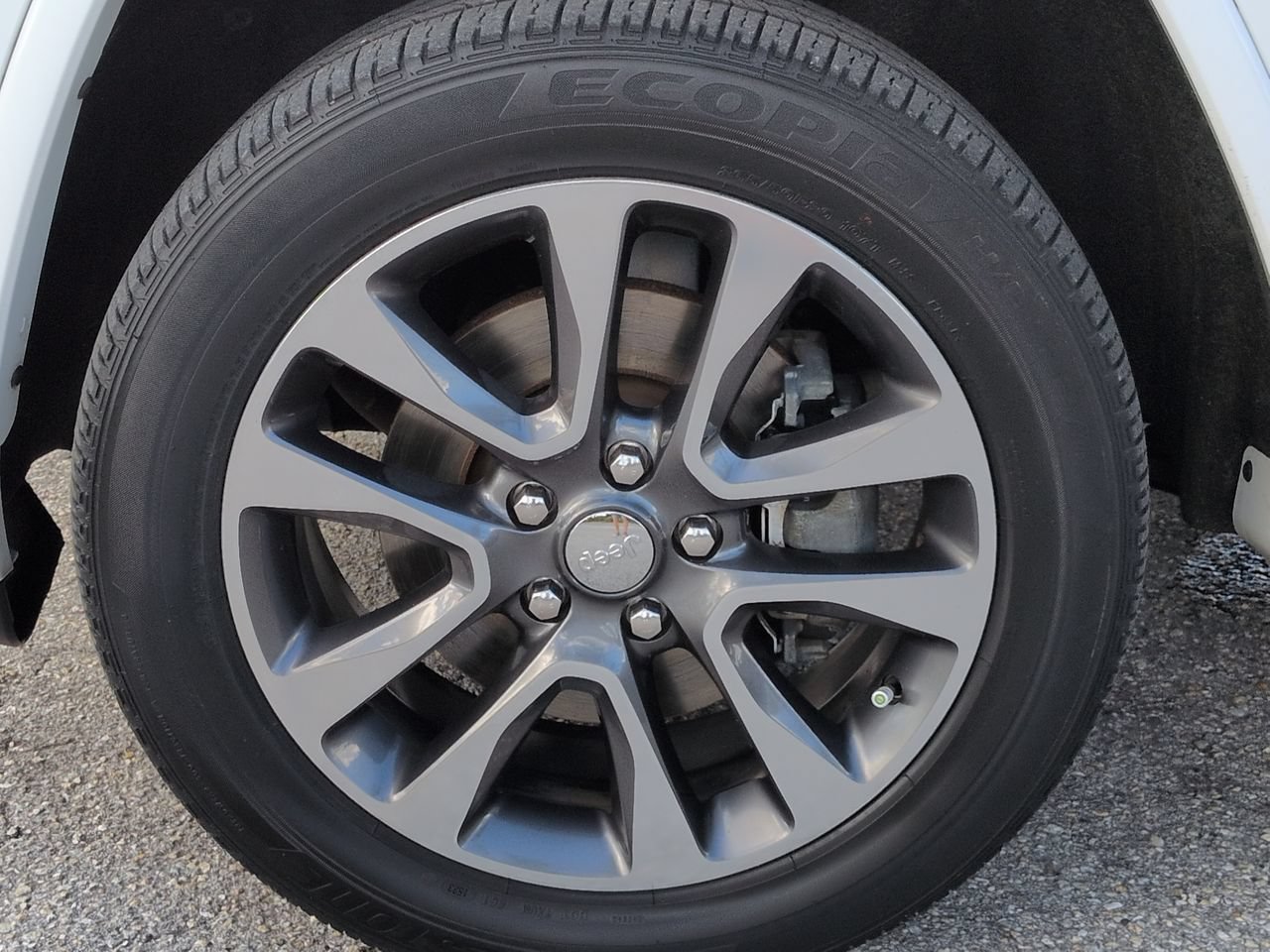 Used 2017 Jeep Grand Cherokee Overland AWD/4WD image 11