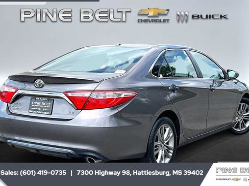 Used 2016 Toyota Camry SE w/ Moonroof Package image 11