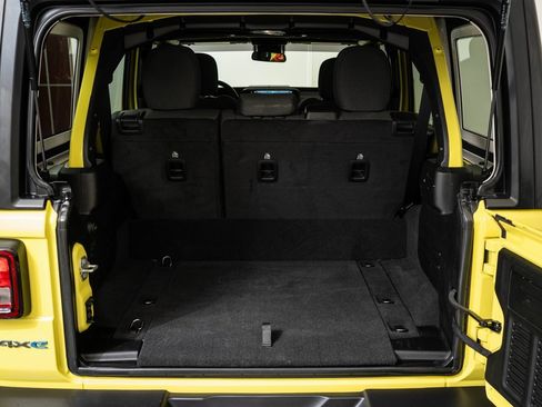 Used 2024 Jeep Wrangler Unlimited w/ LED Headlamp & Fog Lamp Group image 16