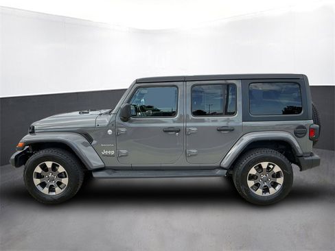 Used 2018 Jeep Wrangler Unlimited Sahara image 2