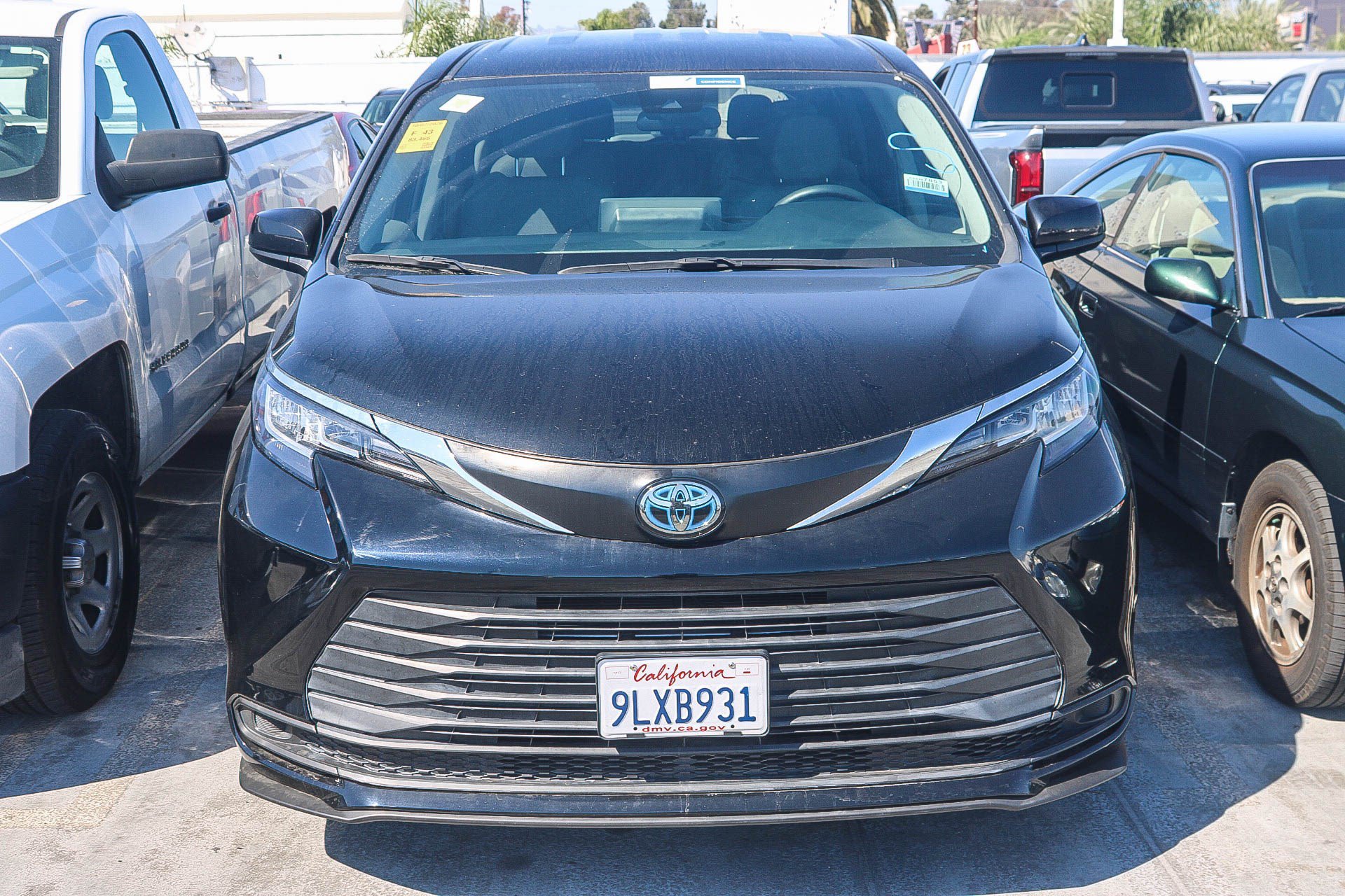 Used 2023 Toyota Sienna LE FWD image 3