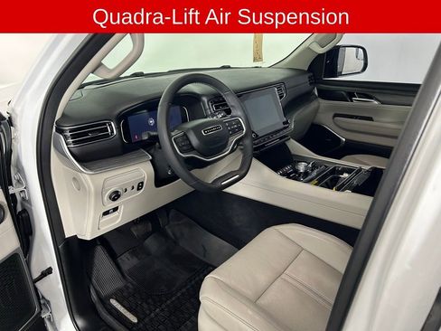 Used 2023 Jeep Wagoneer Series III w/ Preferred Equipment Group image 14