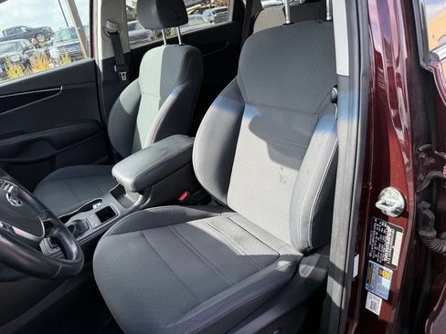 Used 2019 Kia Sorento FWD w/ LX Convenience Package image 8
