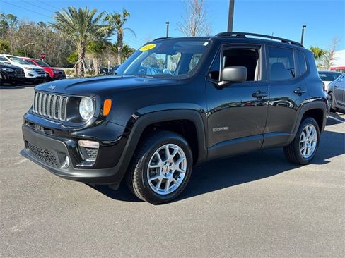 Used 2022 Jeep Renegade Latitude image 2