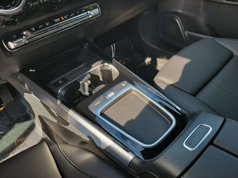 Certified 2025 Mercedes-Benz GLB 250 image 27