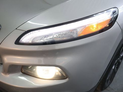 Used 2016 Jeep Cherokee Latitude image 26