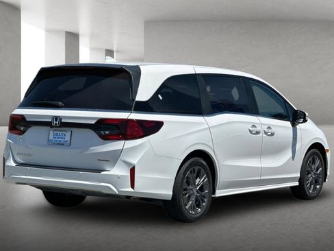 New 2026 Honda Odyssey Touring image 4