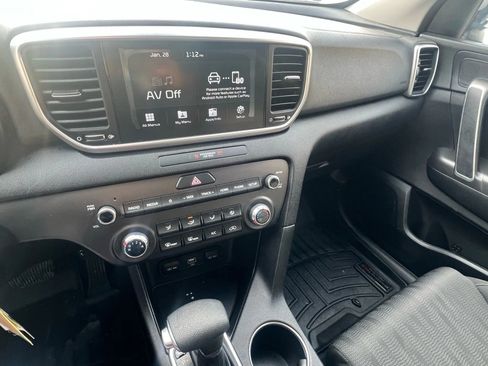 Used 2020 Kia Sportage LX AWD/4WD image 18
