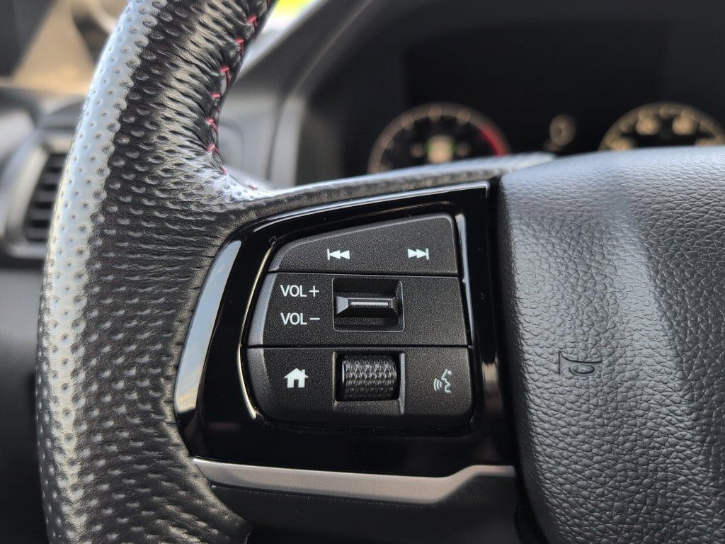 Used 2025 Honda Ridgeline Black Edition image 17