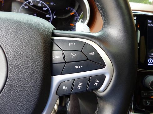 Used 2019 Jeep Grand Cherokee Summit w/ Platinum Series Group AWD/4WD image 31