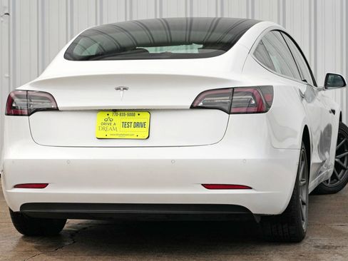Used 2020 Tesla Model 3 Standard Range Plus image 5