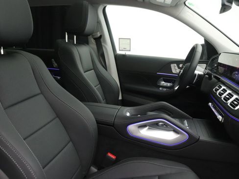 New 2026 Mercedes-Benz GLS 450 4MATIC image 9