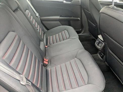 Used 2016 Ford Fusion SE image 18