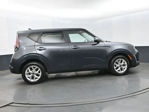 Used 2025 Kia Soul LX w/ LX Technology Package FWD image 4