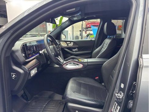 Used 2021 Mercedes-Benz GLS 450 4MATIC image 9