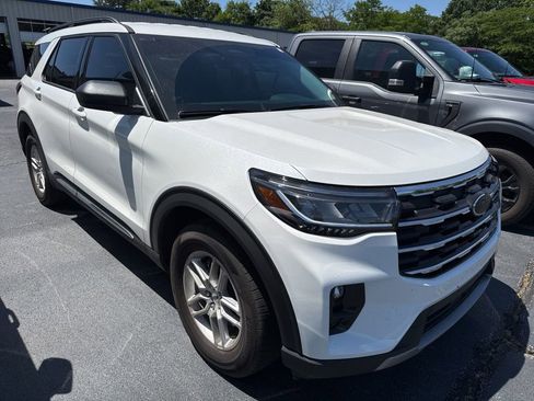 Used 2025 Ford Explorer Active w/ Active Comfort Package RWD image 1