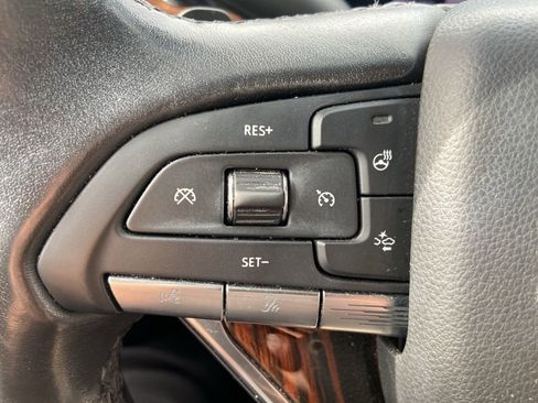 Used 2022 Cadillac Escalade ESV Luxury w/ LPO, Illumination Package AWD/4WD image 21