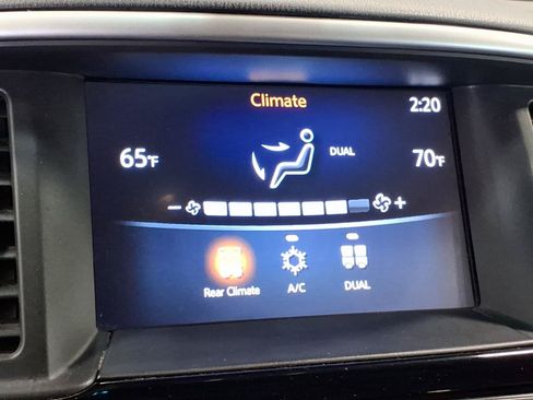Used 2017 Nissan Pathfinder SV AWD/4WD image 14