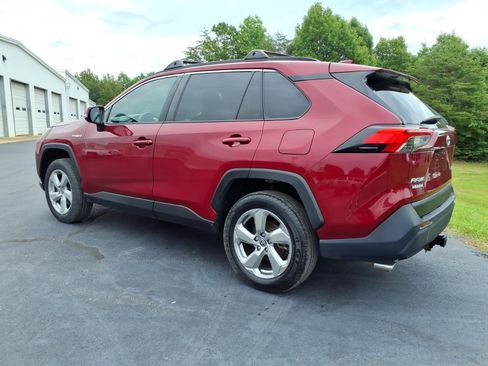 Used 2021 Toyota RAV4 XLE Premium AWD/4WD image 3