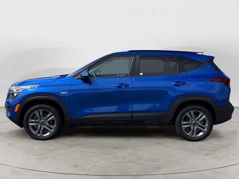 Used 2023 Kia Seltos LX AWD/4WD image 2