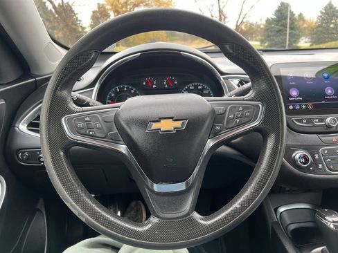 Used 2019 Chevrolet Malibu LT image 14