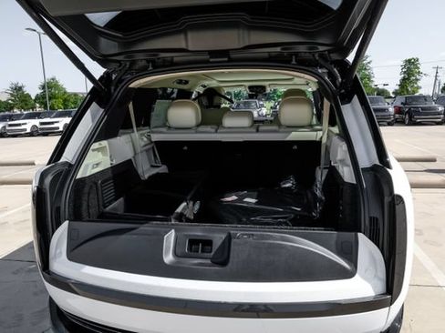 New 2026 Land Rover Range Rover Long Wheelbase SE AWD/4WD image 65