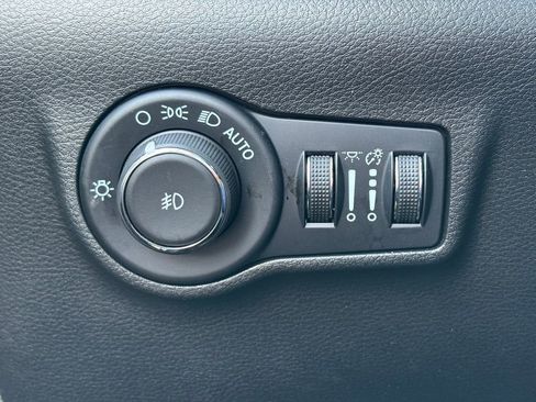 Used 2025 Jeep Compass Latitude AWD/4WD image 20