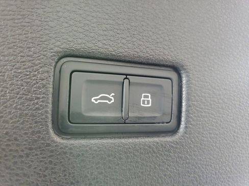 Used 2023 Audi Q8 Premium Plus image 10