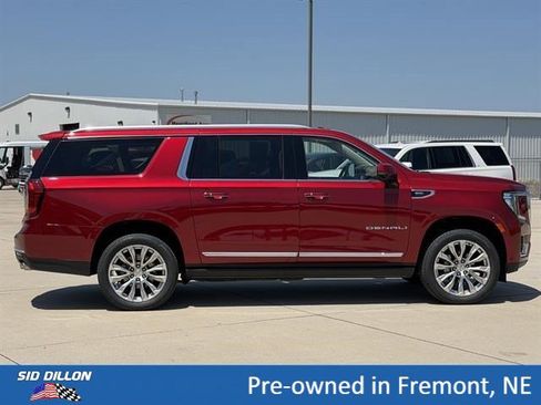 Used 2024 GMC Yukon XL Denali w/ Denali Reserve Package AWD/4WD image 3