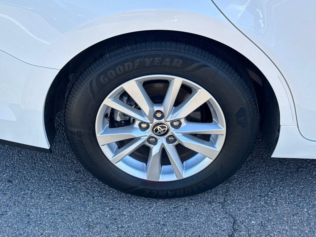 Used 2025 Toyota Camry LE FWD image 40