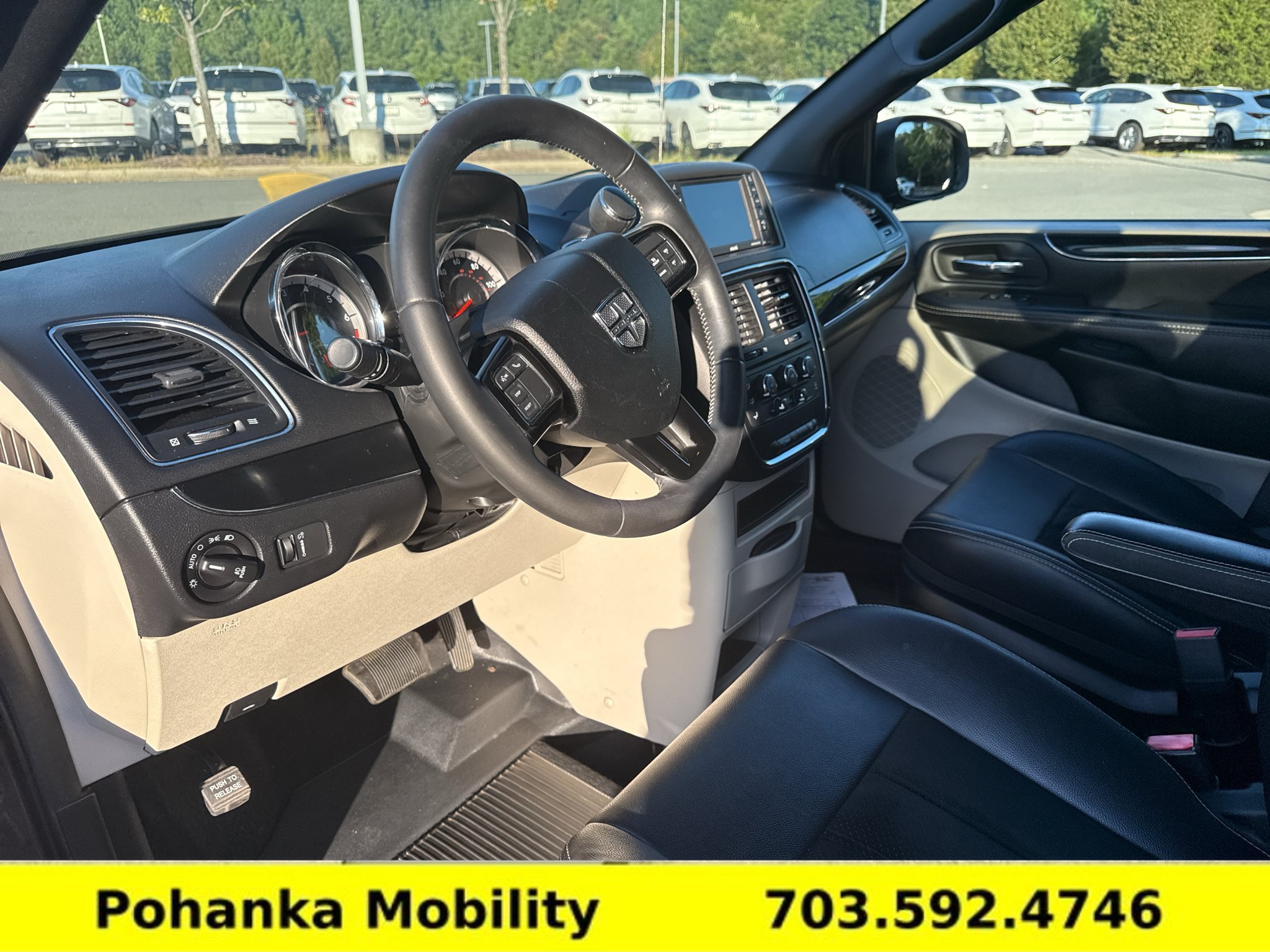 Used 2017 Dodge Grand Caravan SXT FWD image 22