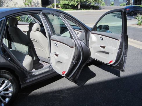Used 2011 Hyundai Azera Limited FWD image 16