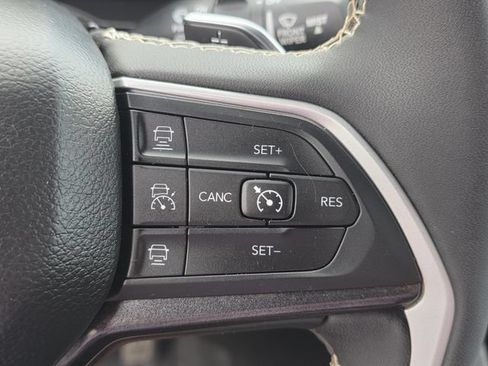 Used 2023 Jeep Grand Cherokee L Laredo AWD/4WD image 27