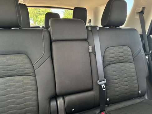Used 2025 Nissan Pathfinder SV FWD image 35