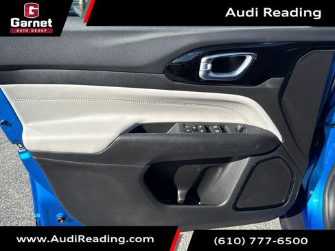 Used 2025 Jeep Compass Limited image 10