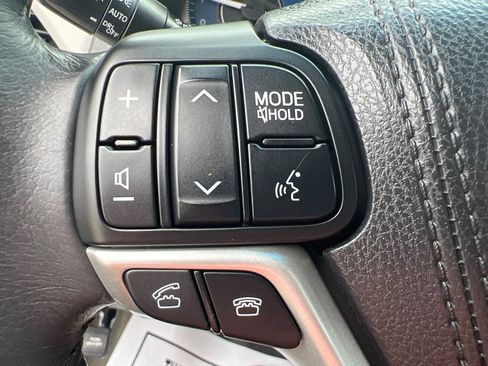 Used 2017 Toyota Sienna XLE Premium w/ Protection Package FWD image 17