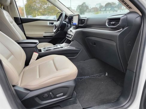 Used 2022 Ford Explorer XLT w/ Equipment Group 202A image 12