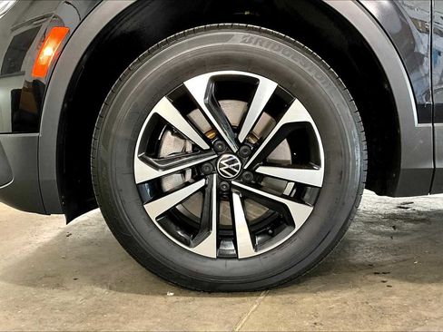 Used 2022 Volkswagen Tiguan S image 11