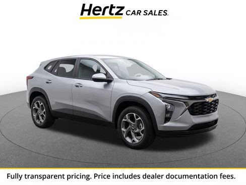 Used 2025 Chevrolet Trax LT FWD image 1