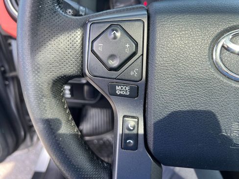 Used 2016 Toyota Tacoma TRD Off-Road image 18