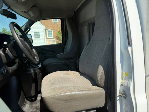 Used 2018 Chevrolet Express 3500 w/ Chrome Appearance Package RWD image 15