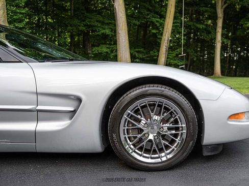 Used 1999 Chevrolet Corvette Coupe w/ Performance Handling Pkg RWD image 11