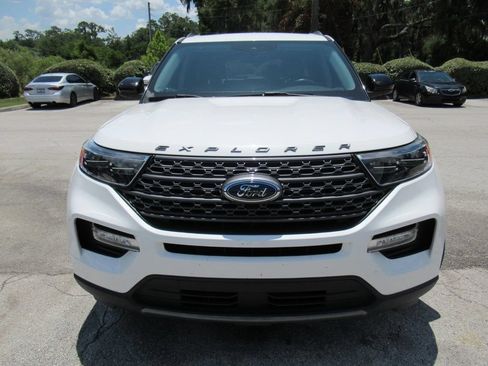 Used 2022 Ford Explorer XLT w/ Equipment Group 202A AWD/4WD image 3