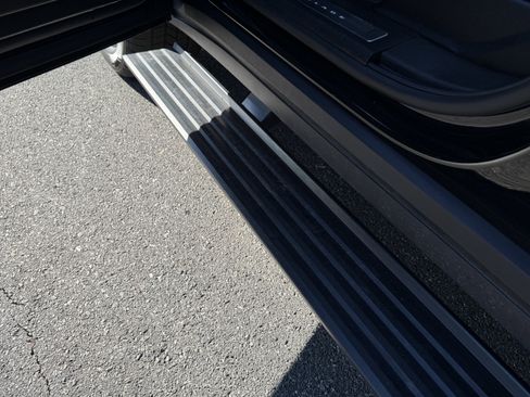 Used 2023 Cadillac Escalade ESV V image 12