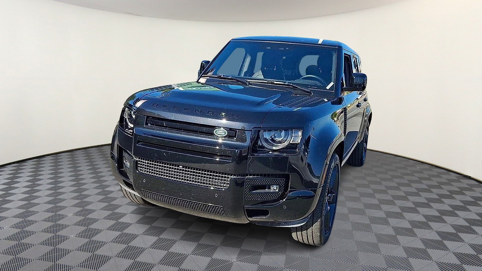 Certified 2025 Land Rover Defender 110 V8 AWD/4WD image 3